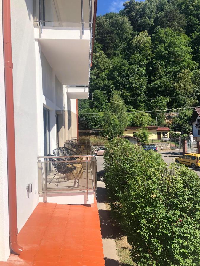 Sub Cetate Hotel Rîşnov Luaran gambar