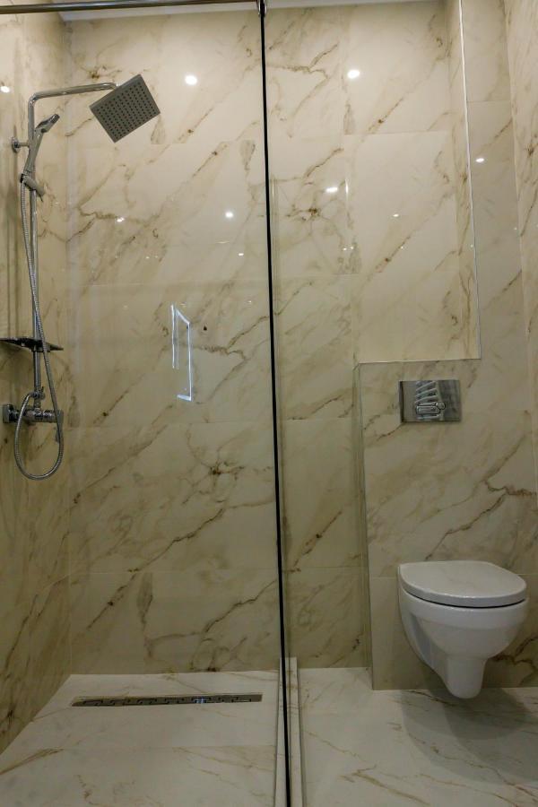 Sub Cetate Hotel Rîşnov Luaran gambar