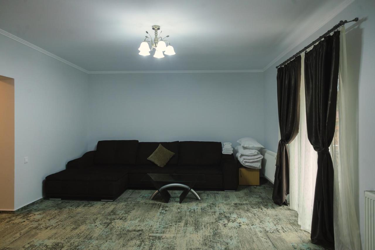 Sub Cetate Hotel Rîşnov Luaran gambar
