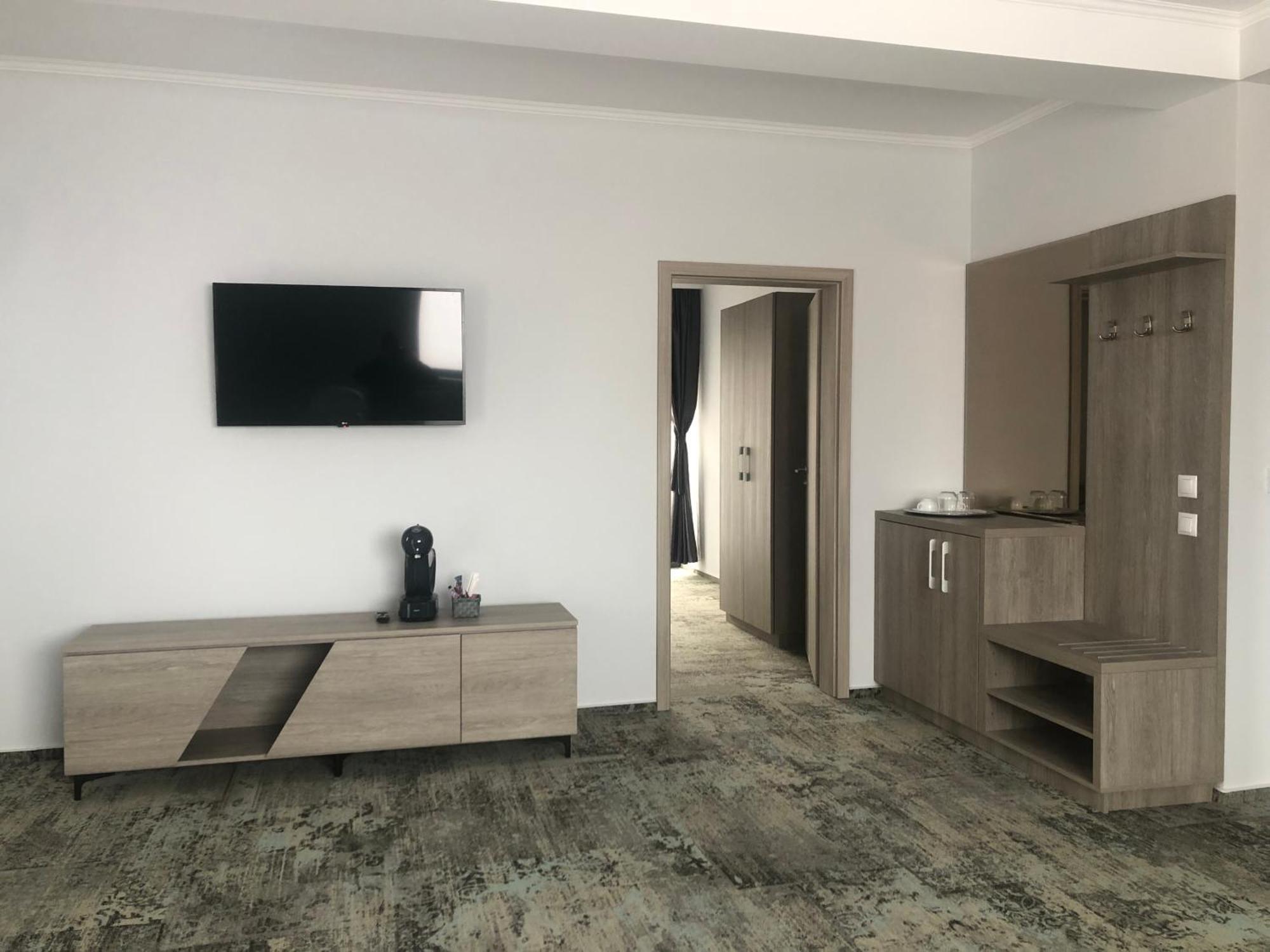 Sub Cetate Hotel Rîşnov Luaran gambar