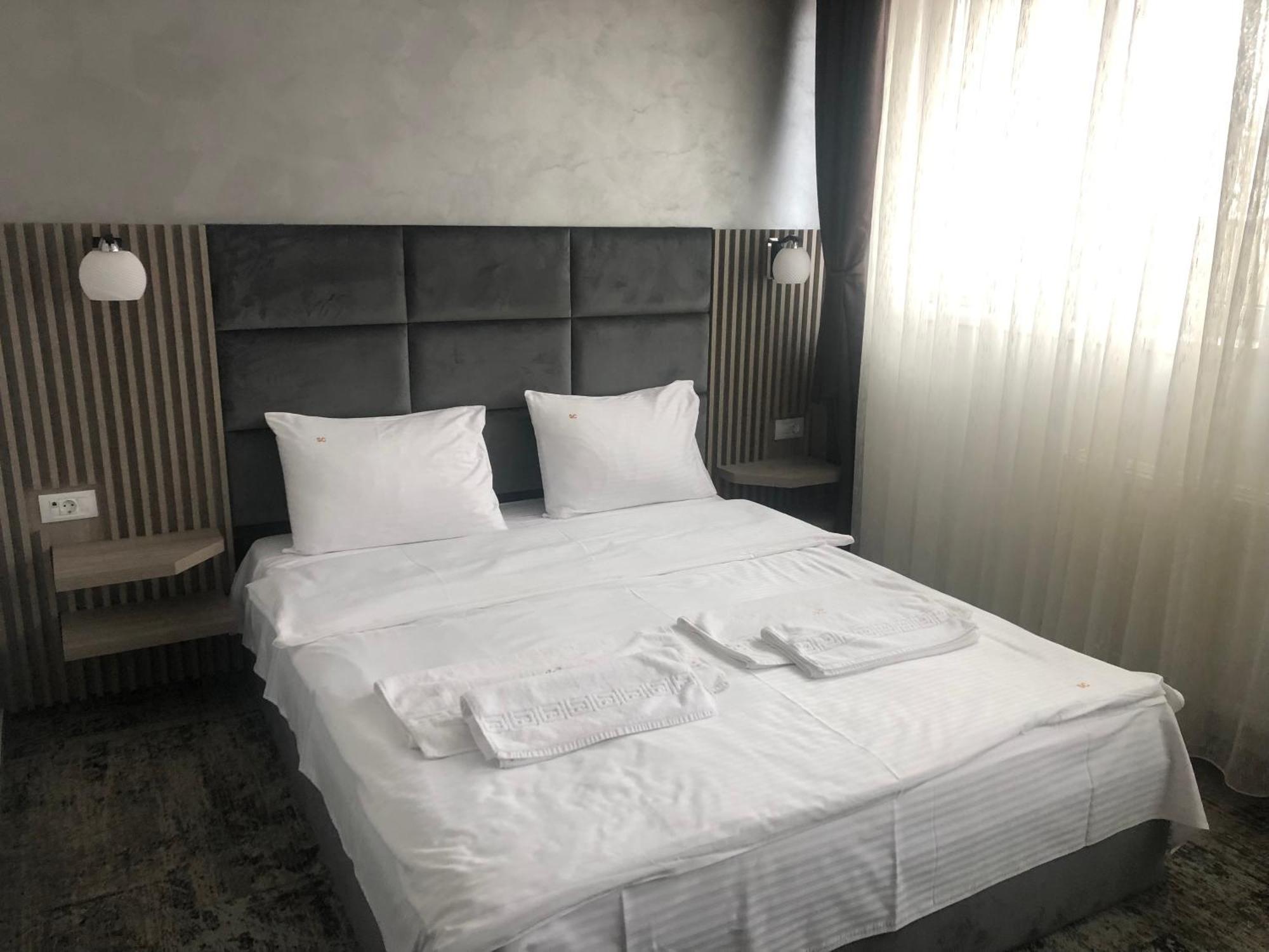 Sub Cetate Hotel Rîşnov Luaran gambar