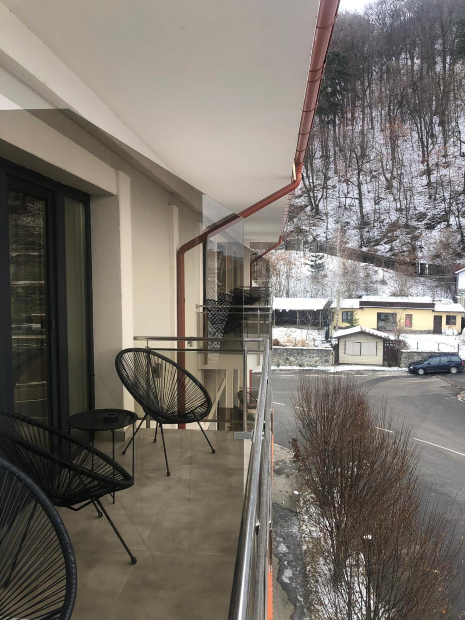 Sub Cetate Hotel Rîşnov Luaran gambar