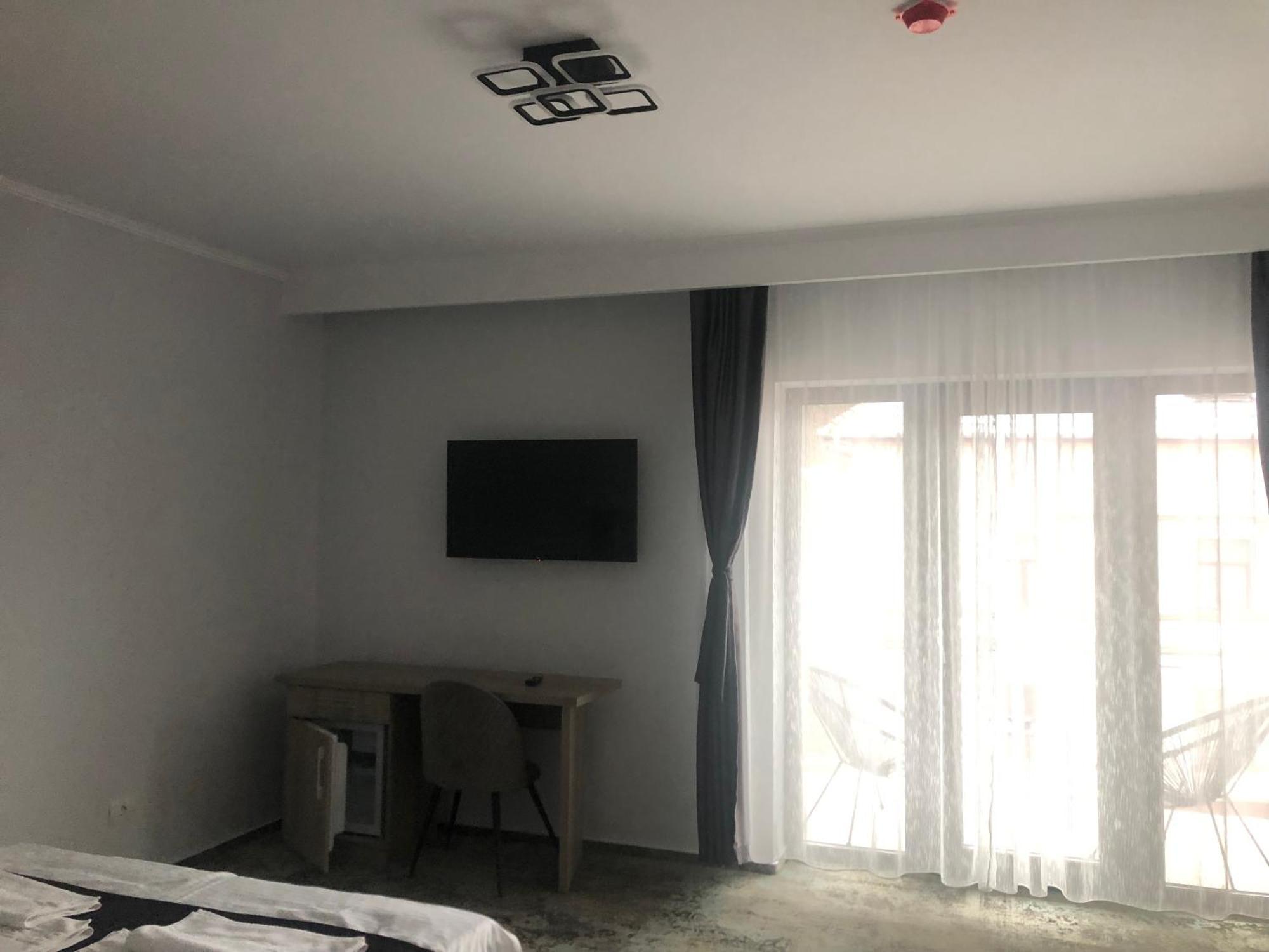Sub Cetate Hotel Rîşnov Luaran gambar