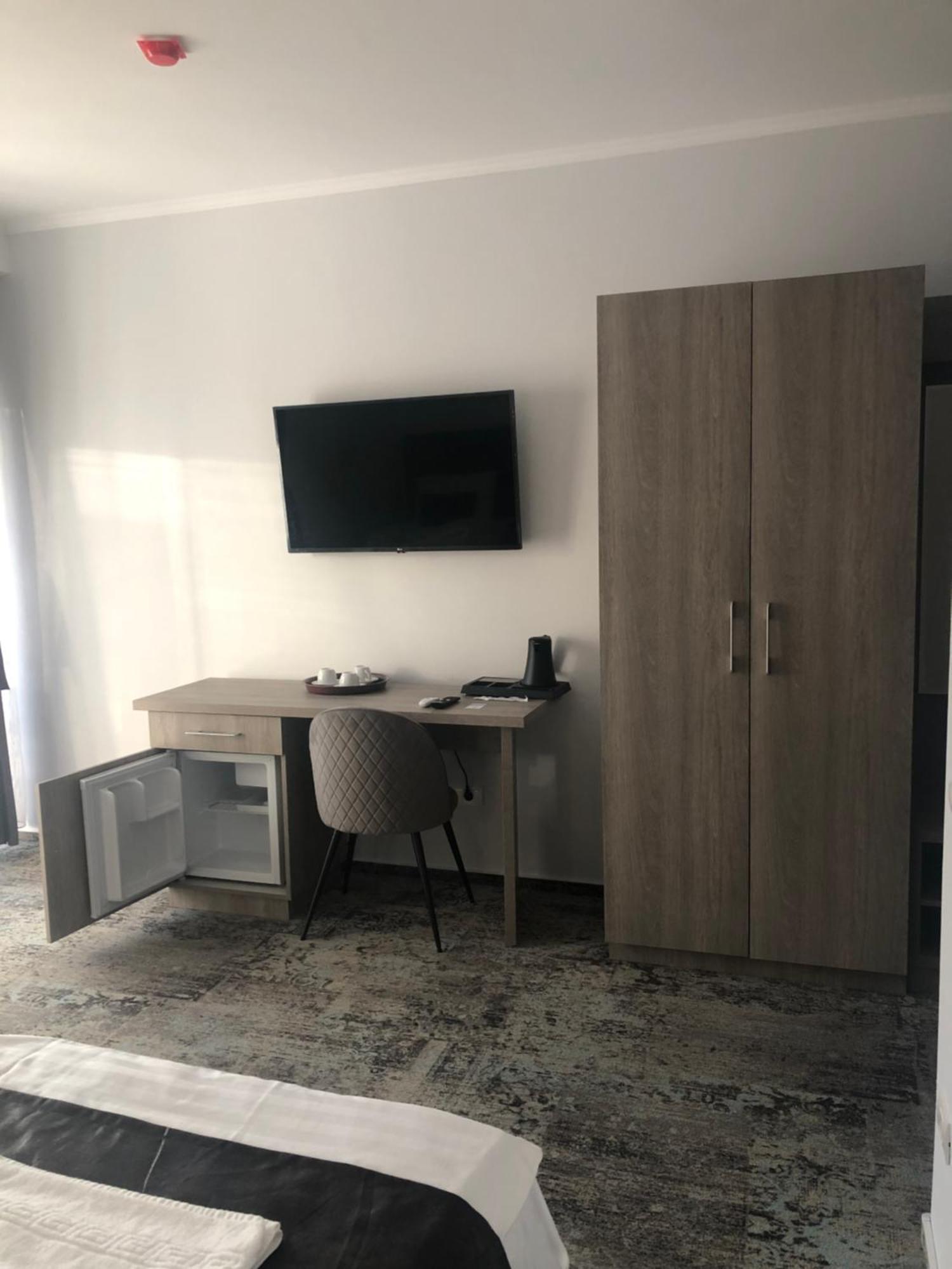 Sub Cetate Hotel Rîşnov Luaran gambar
